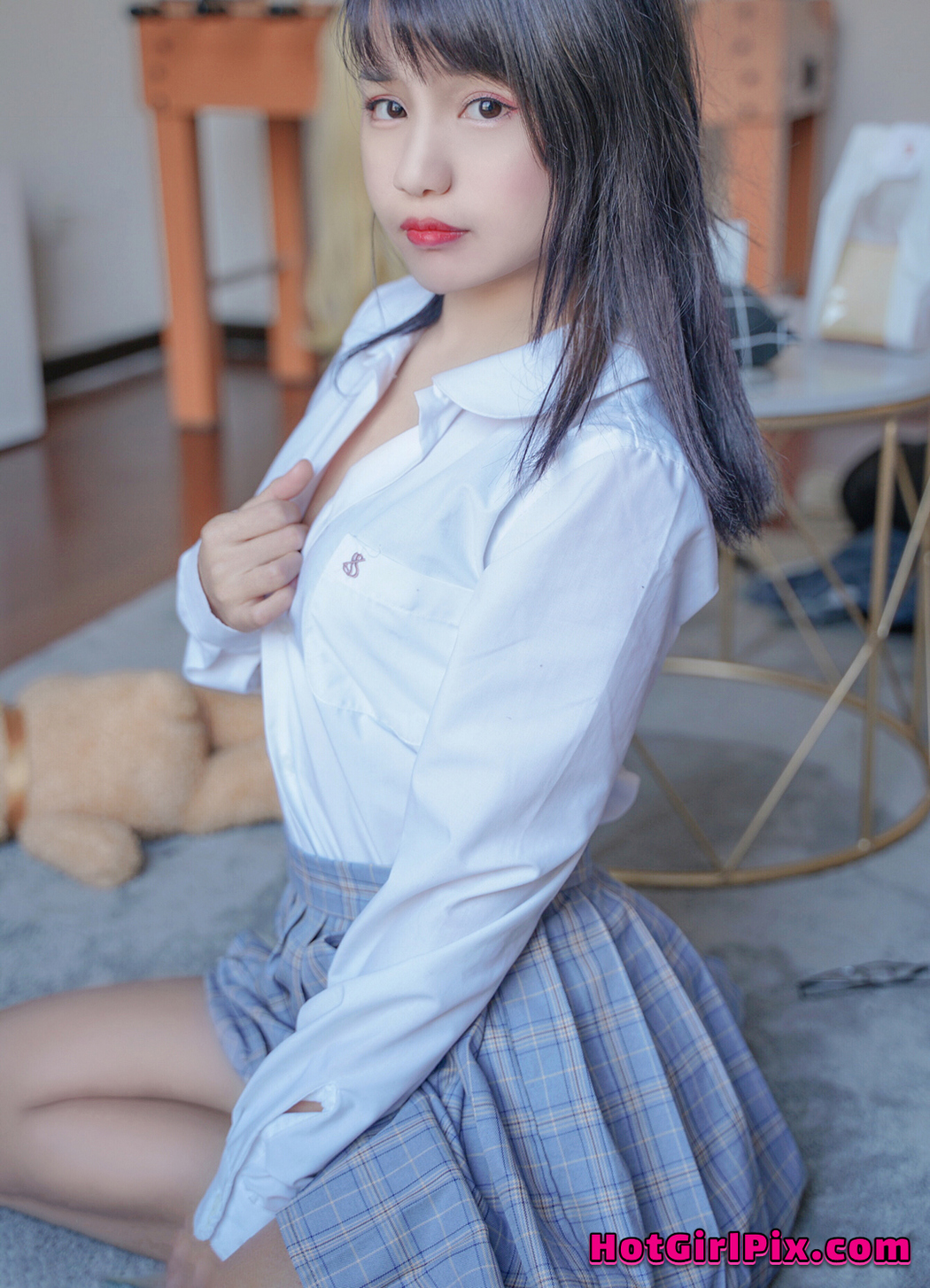[MTCos] 喵糖映画 Vol.047: 裸腿制服裙 (44 images)