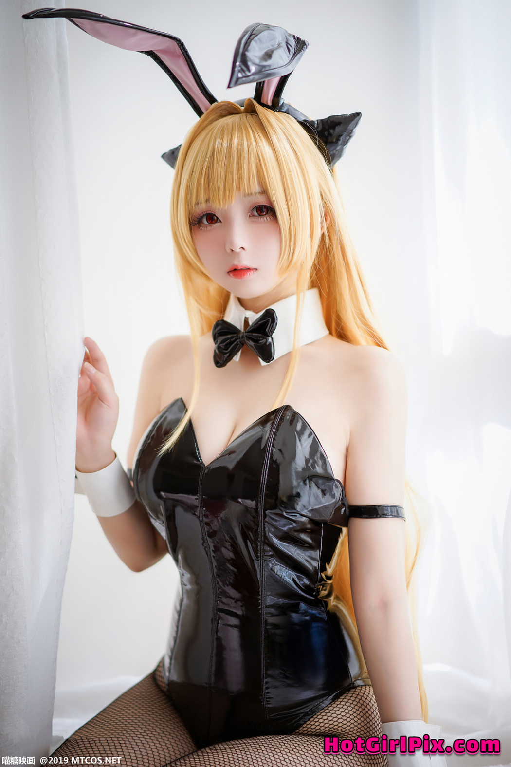 [MTCos] 喵糖映画 Vol.044: 嶋葵 网袜兔女郎 (40 images)