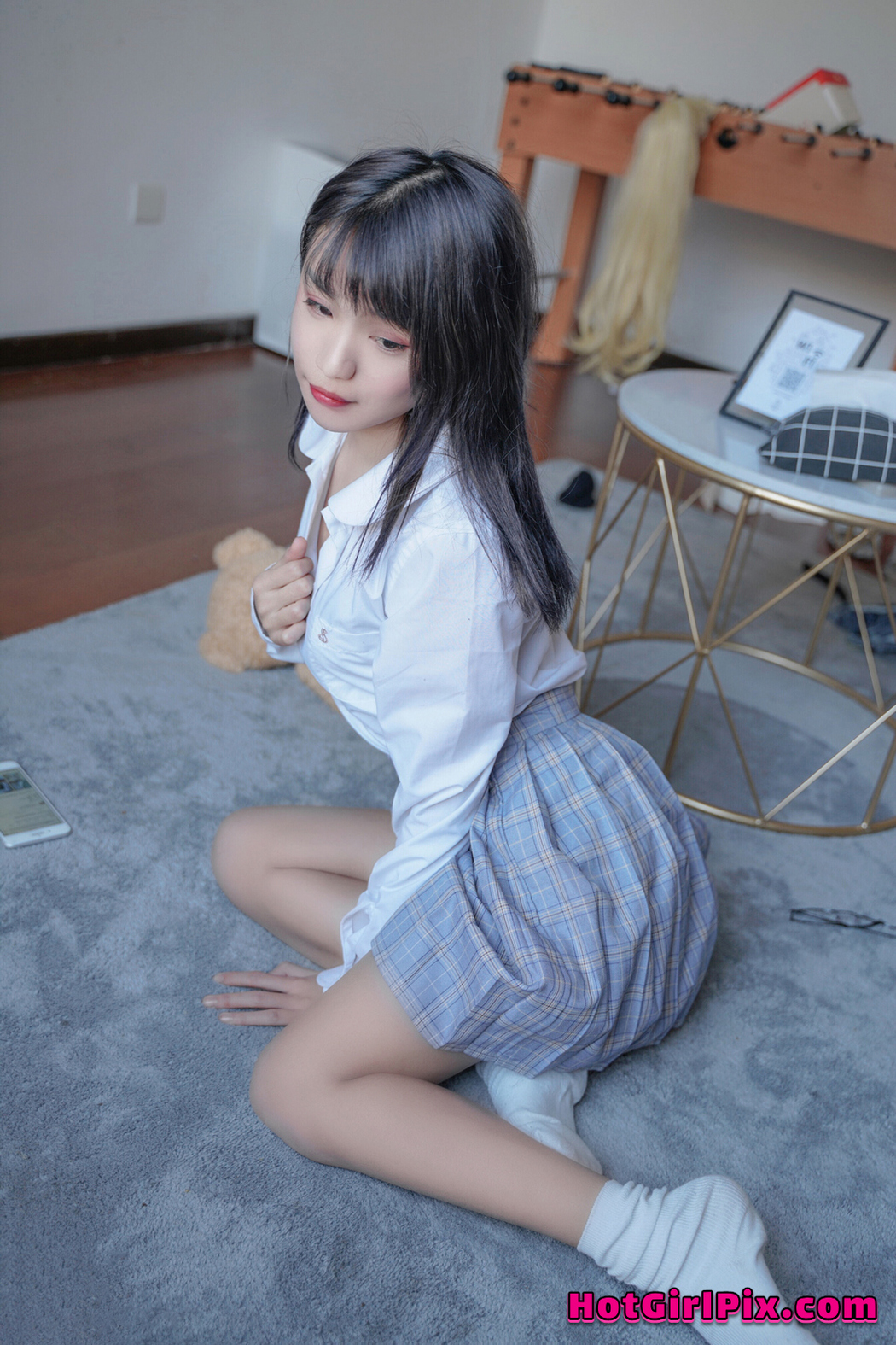 [MTCos] 喵糖映画 Vol.047: 裸腿制服裙 (44 images)