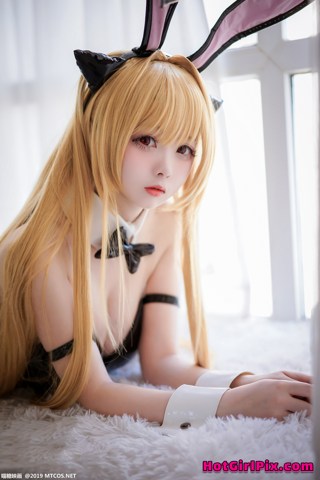 [MTCos] 喵糖映画 Vol.044: 嶋葵 网袜兔女郎 (40 images)