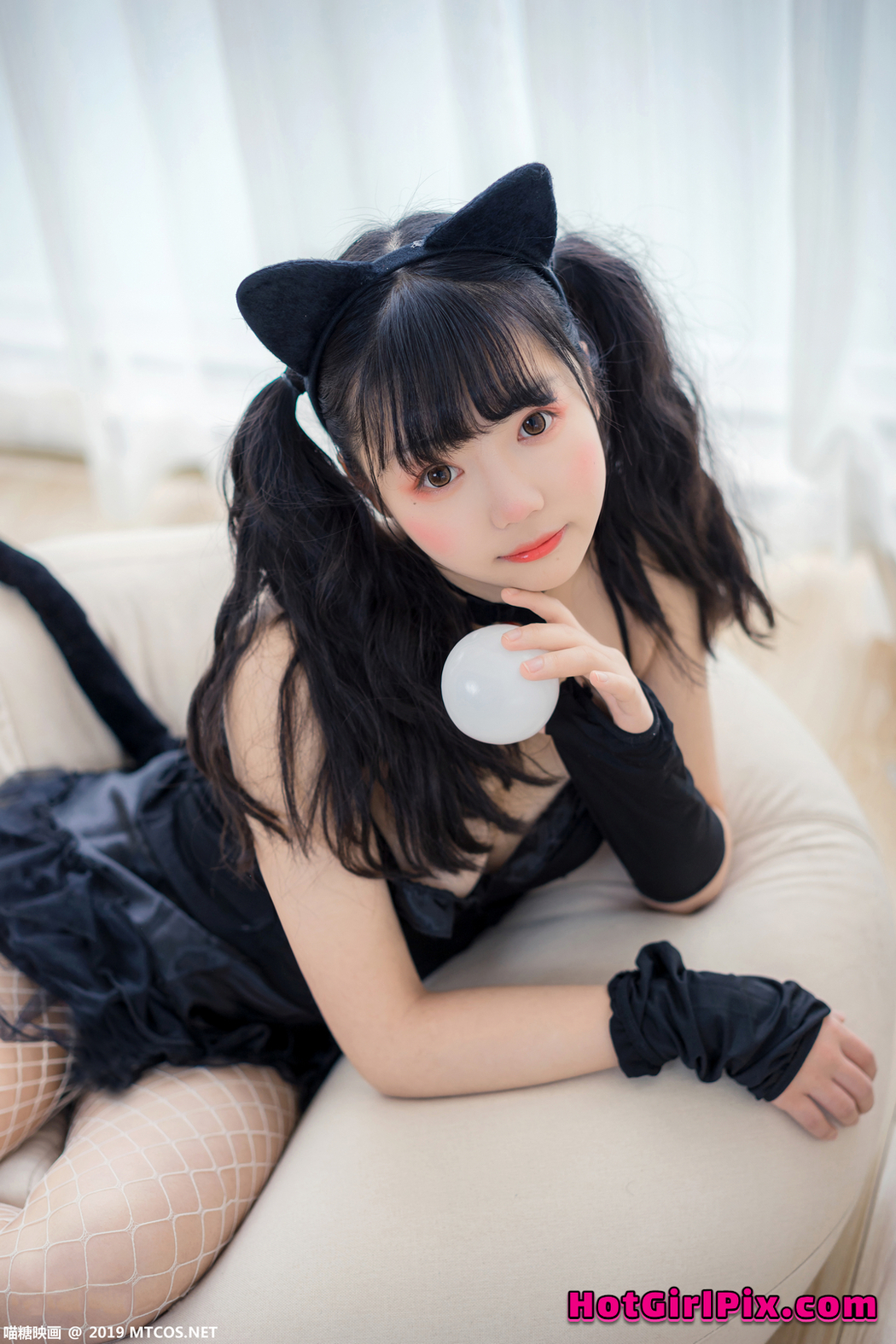 [MTCos] 喵糖映画 Vol.045: 可爱喵娘 (40 images)