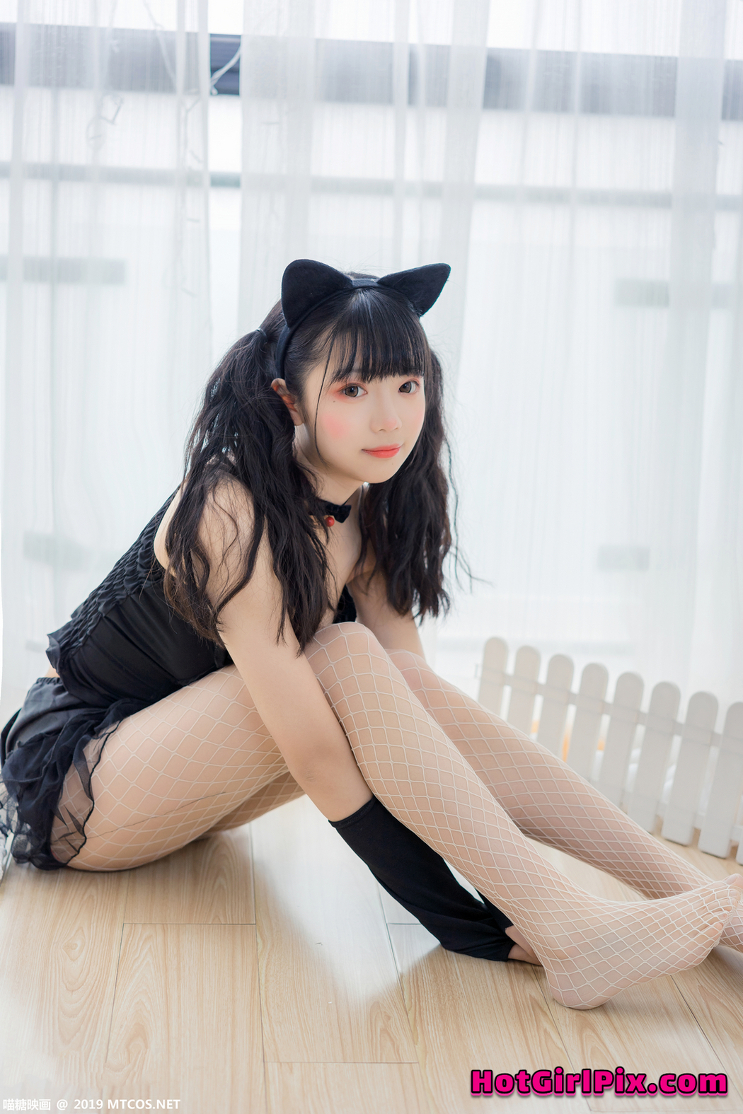 [MTCos] 喵糖映画 Vol.045: 可爱喵娘 (40 images)