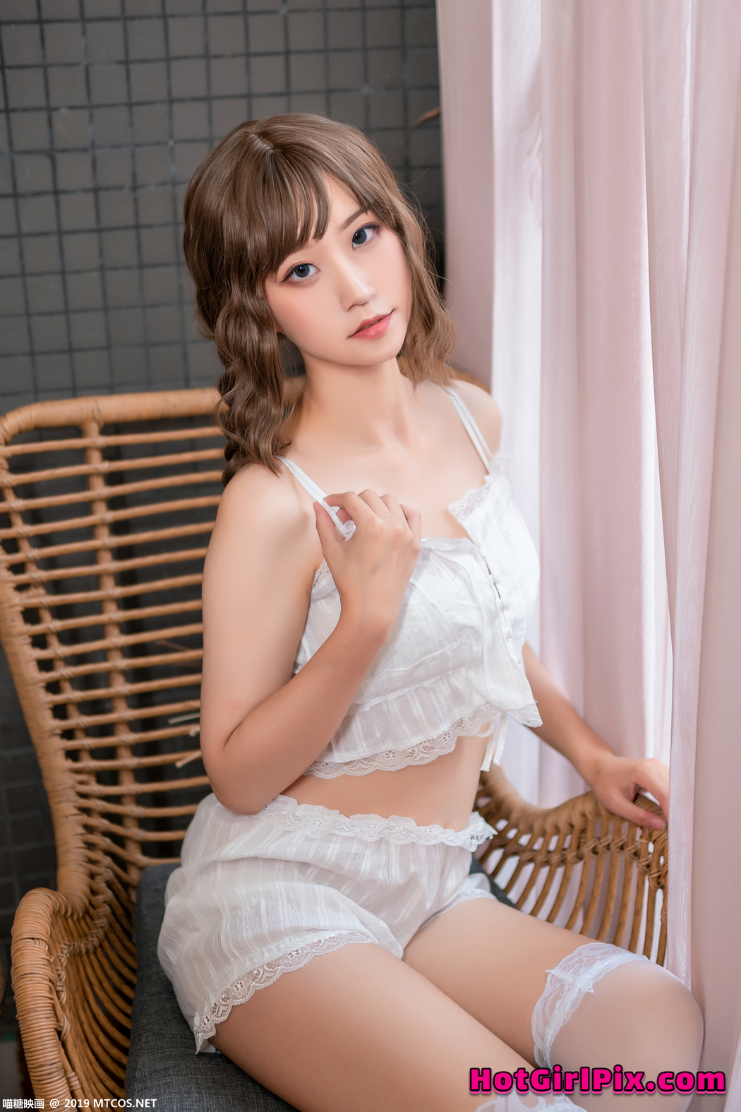 [MTCos] 喵糖映画 SPL.001: 双马尾私房 (40 images)