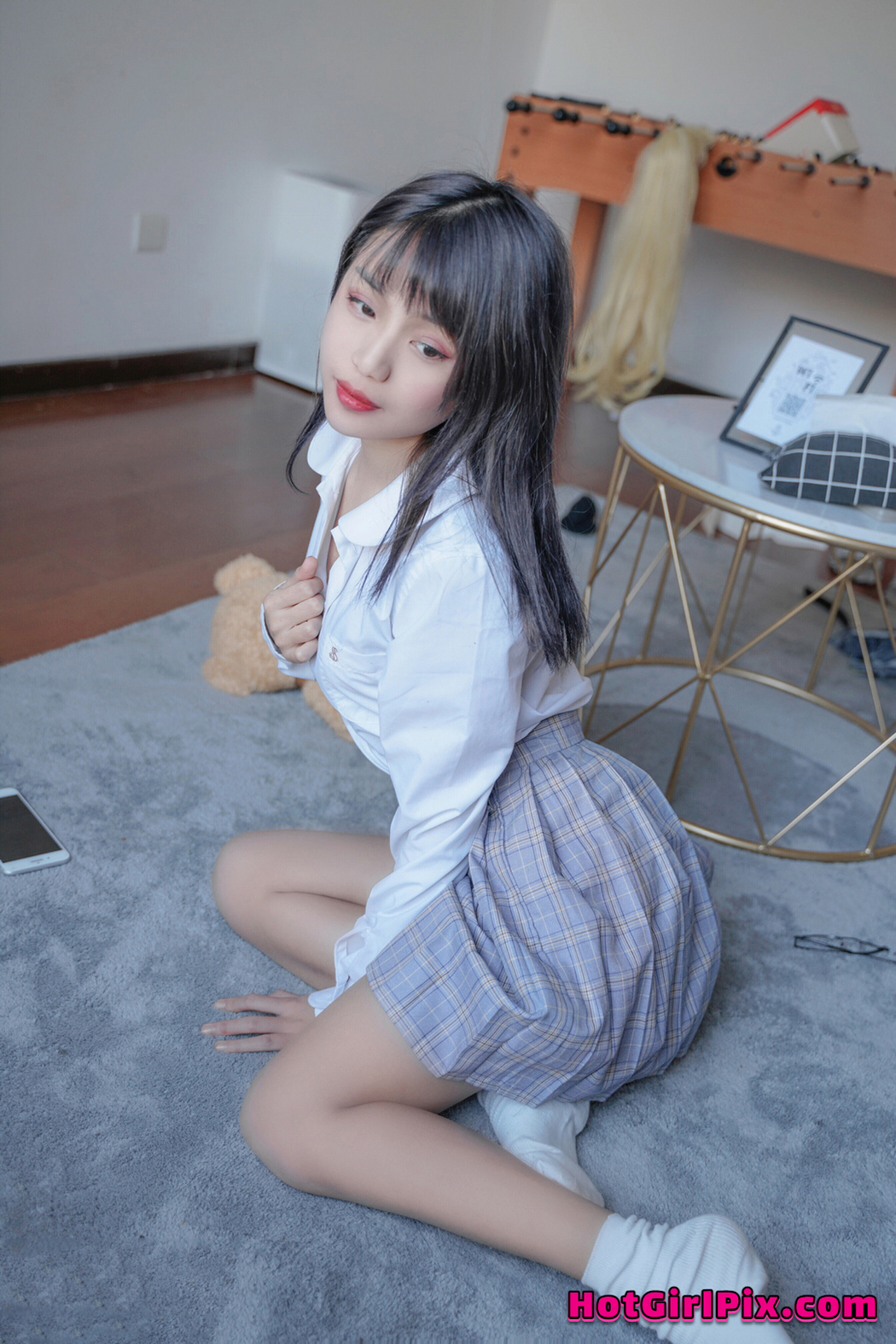 [MTCos] 喵糖映画 Vol.047: 裸腿制服裙 (44 images)
