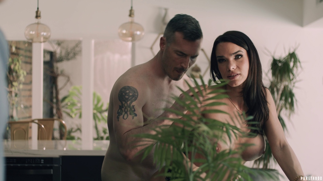 Ivy Ireland In A Livid Threesome Blowjob And Anal Pleasure